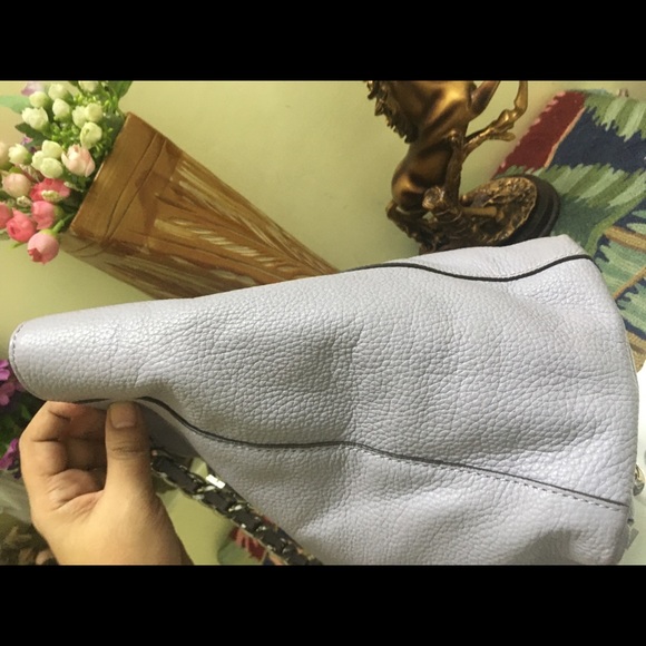 Authentic Large Michael Kors Harper Tote in Lilac - Picture 7 of 16